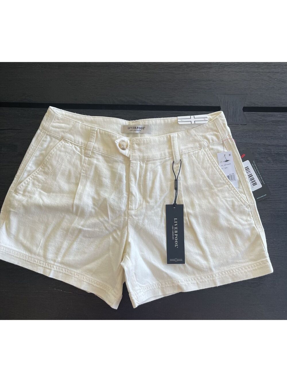 Liverpool Pleated Trouser Short | Soft White - Size 8 - NWT